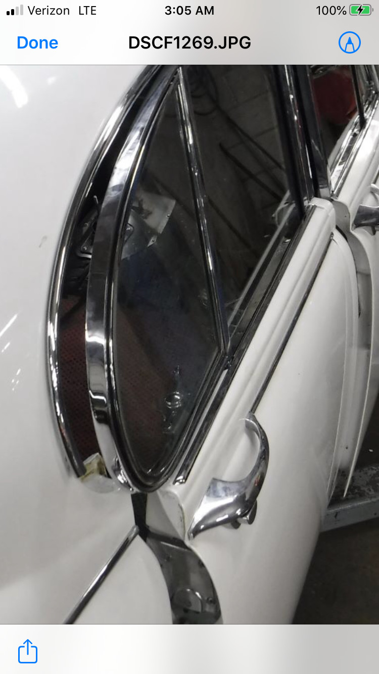 Jaguar-MK2-1963-Sedan-10