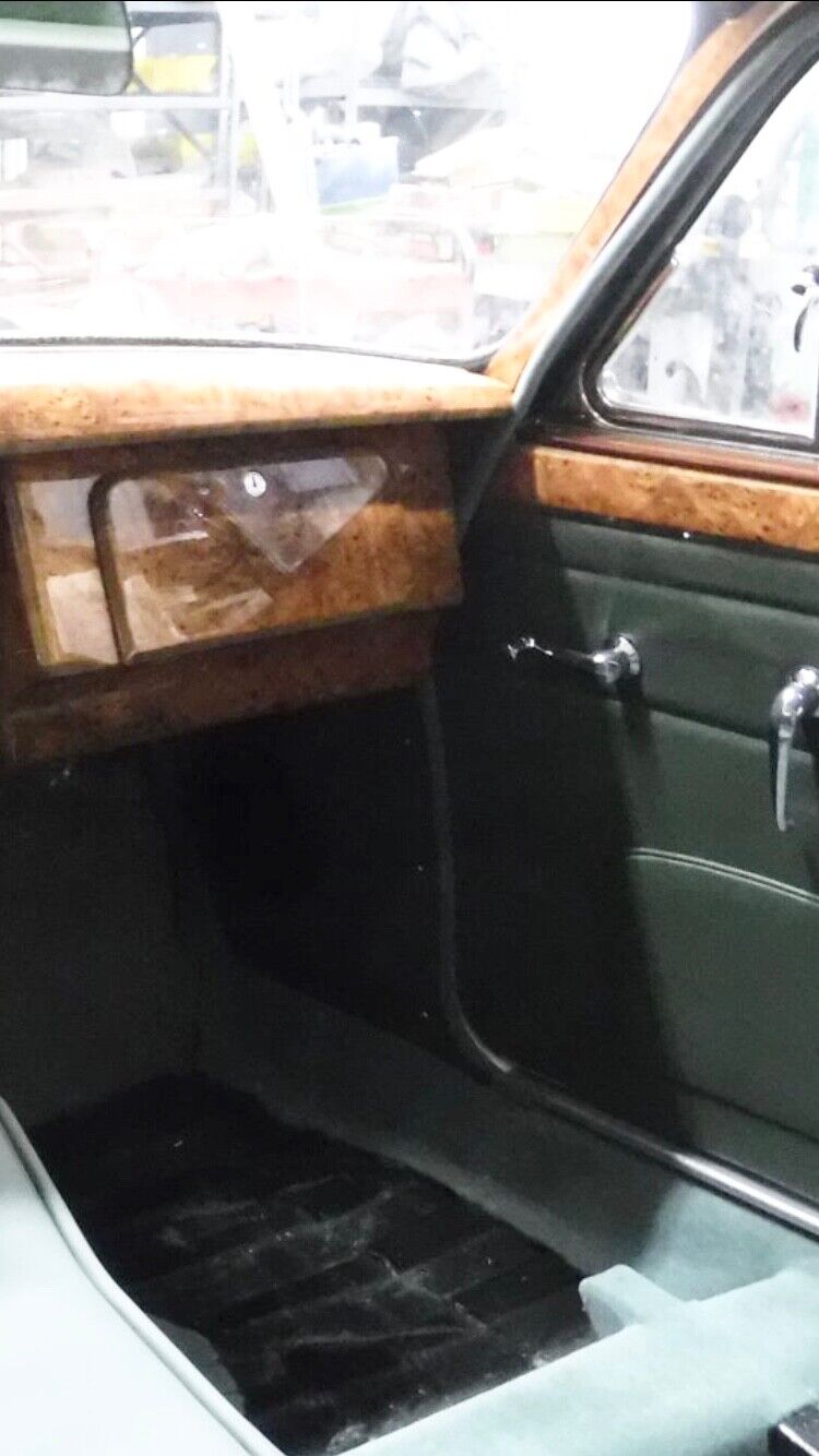 Jaguar-MK2-1963-Sedan-11