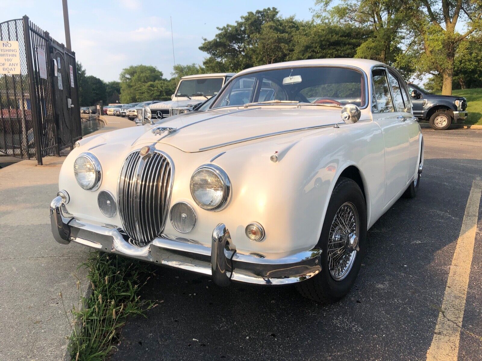 Jaguar-MK2-1963-Sedan-13