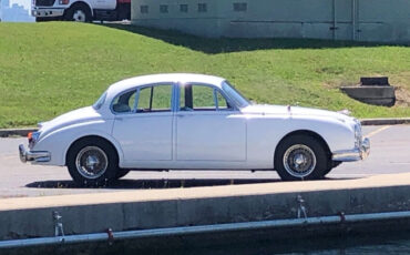 Jaguar-MK2-1963-Sedan-14