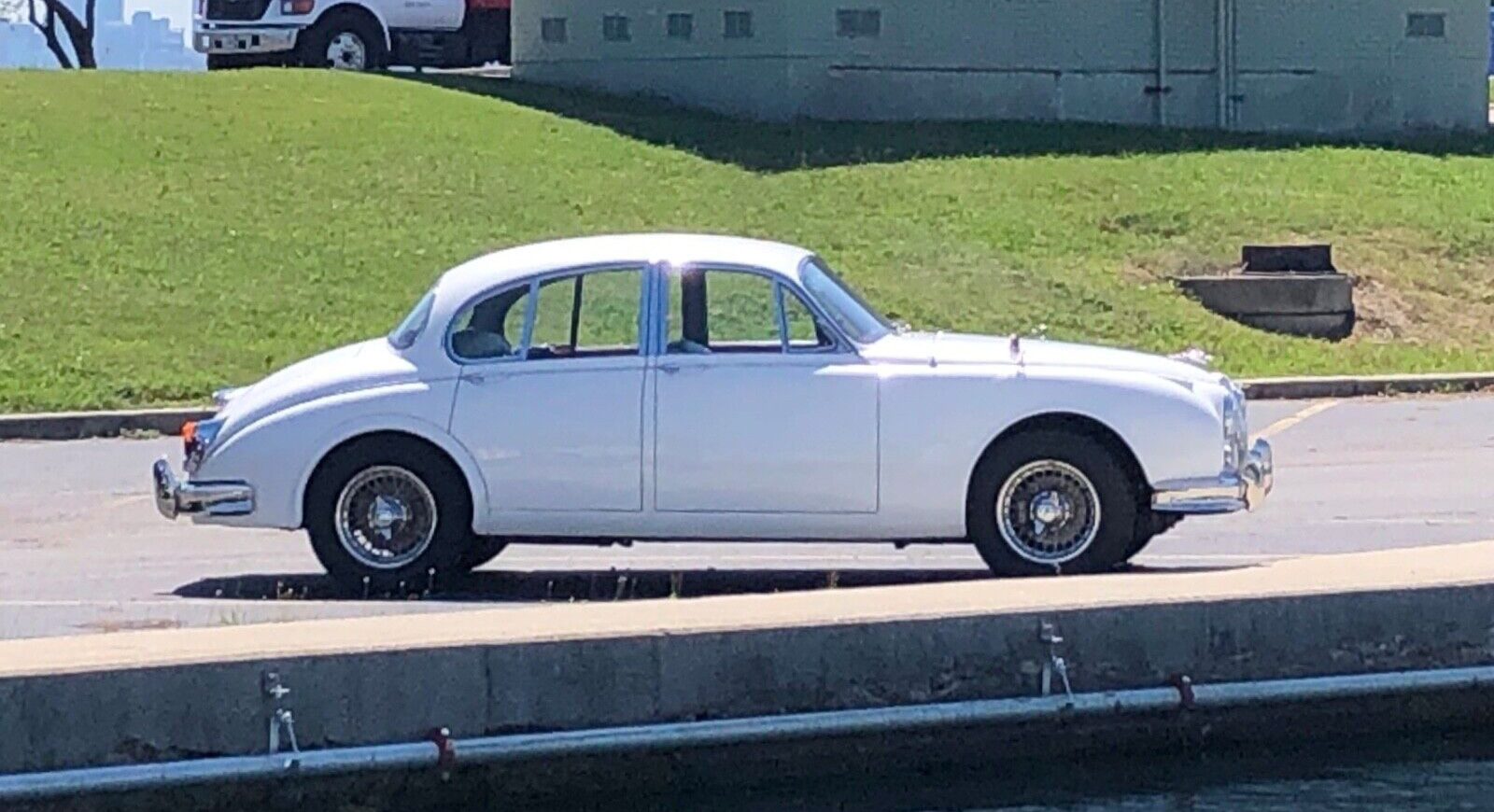 Jaguar-MK2-1963-Sedan-14