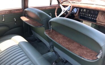Jaguar-MK2-1963-Sedan-18