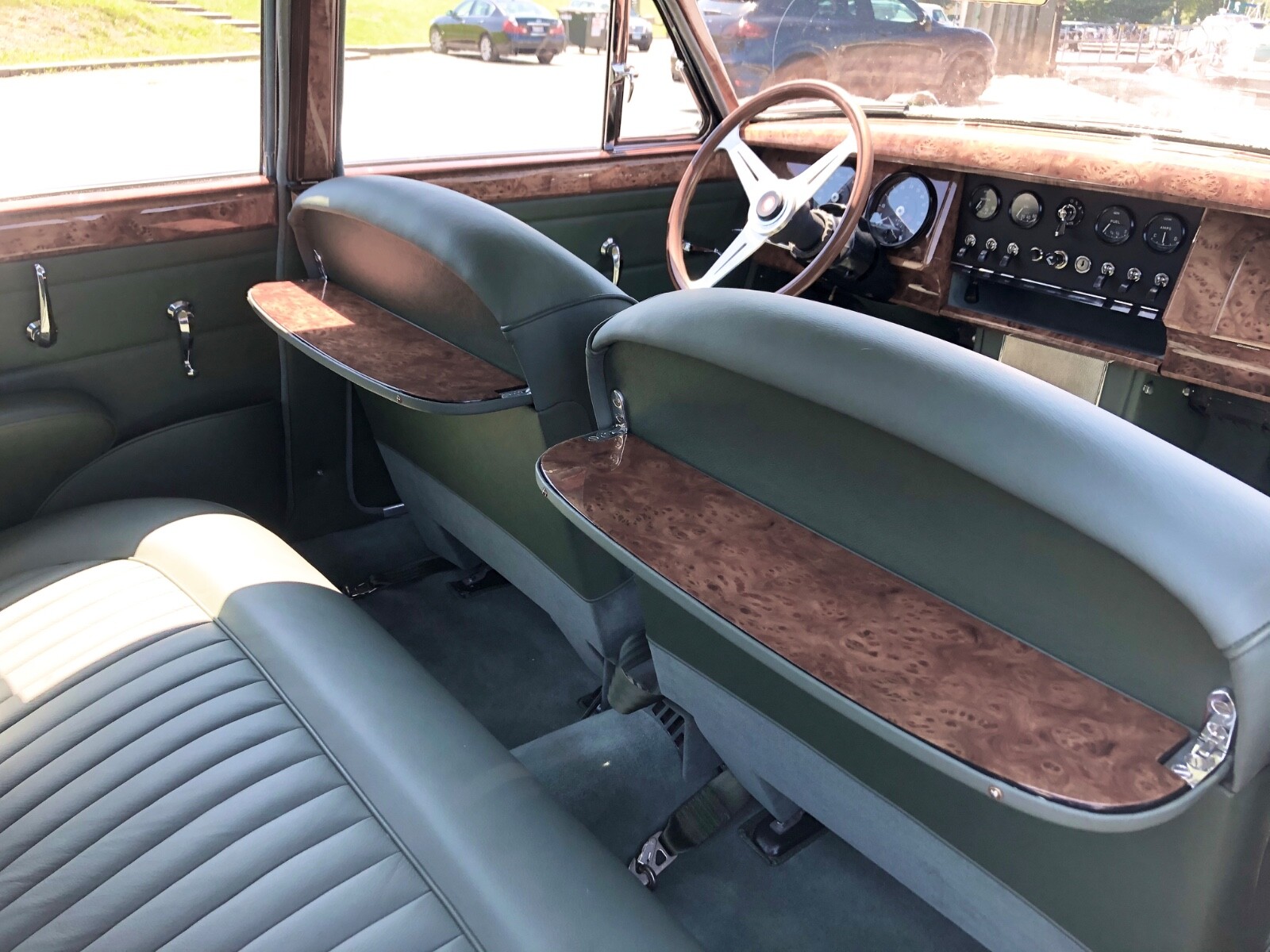 Jaguar-MK2-1963-Sedan-18