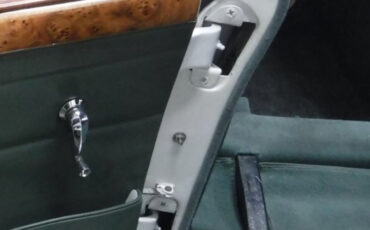 Jaguar-MK2-1963-Sedan-2