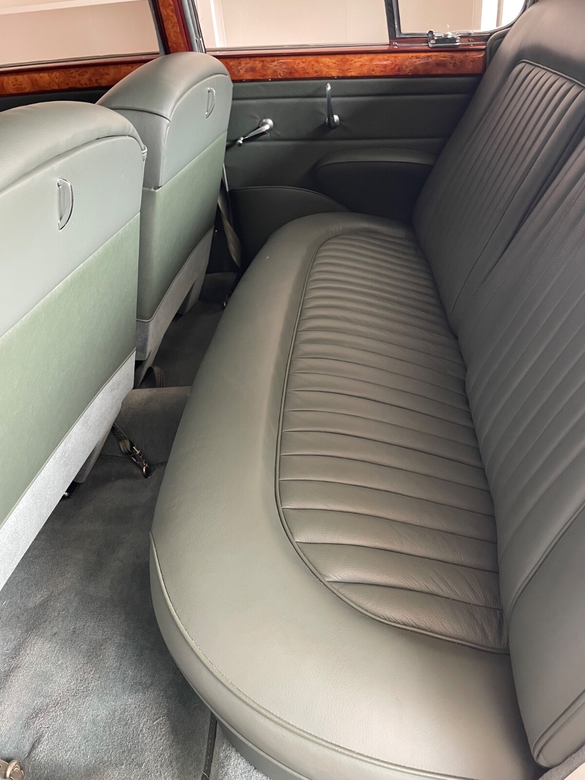 Jaguar-MK2-1963-Sedan-28