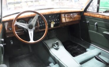 Jaguar-MK2-1963-Sedan-3
