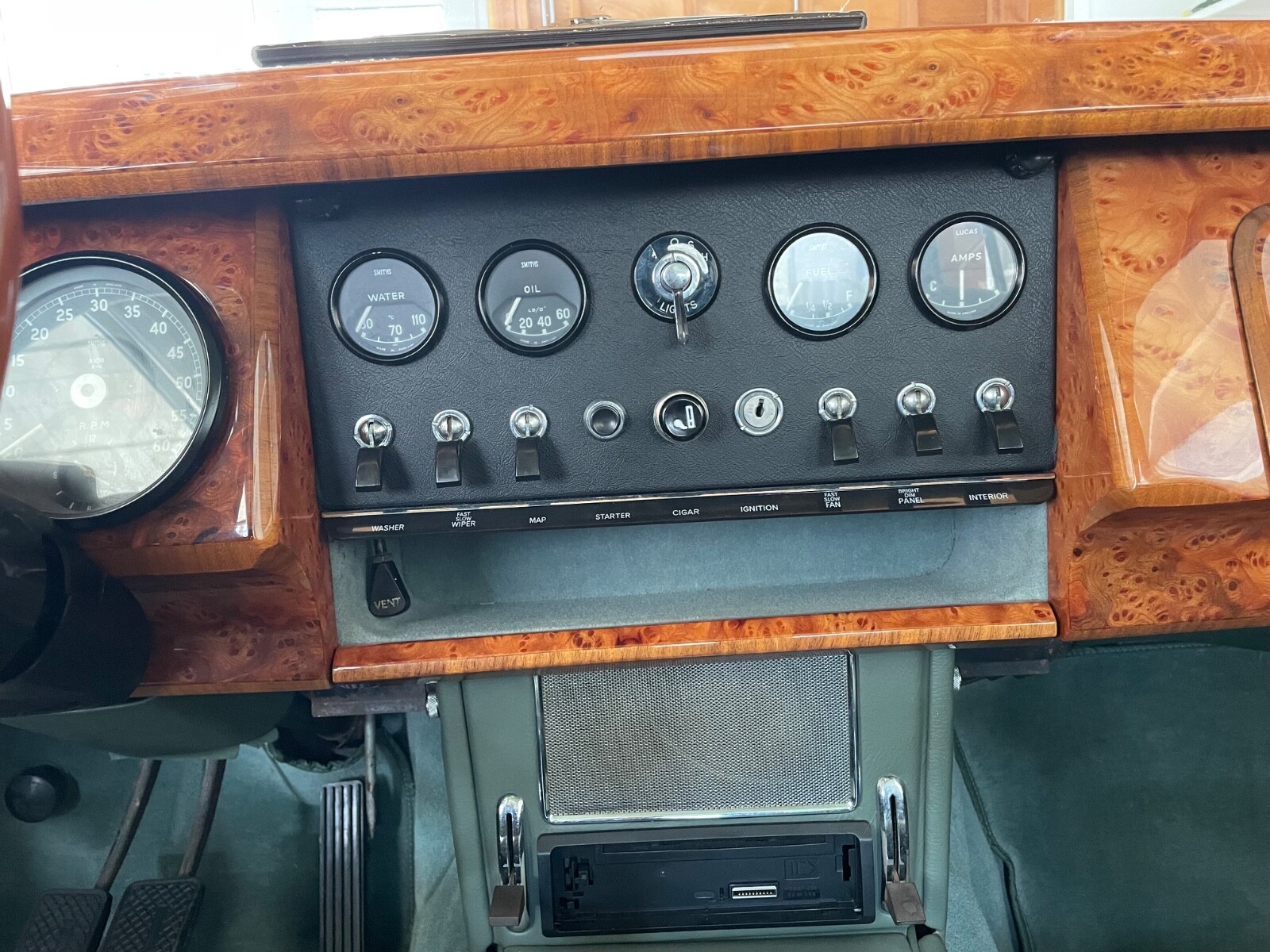 Jaguar-MK2-1963-Sedan-31