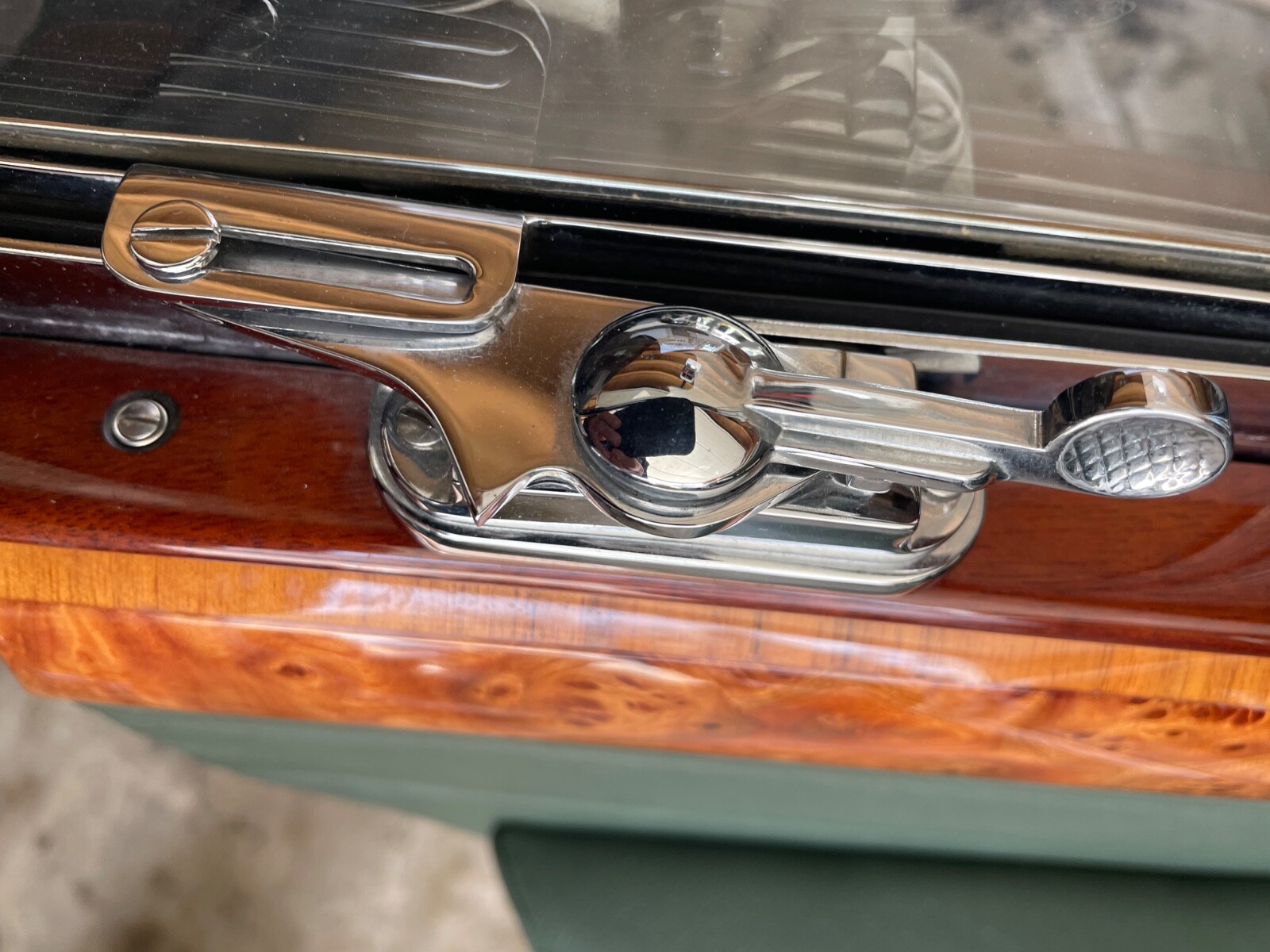 Jaguar-MK2-1963-Sedan-32