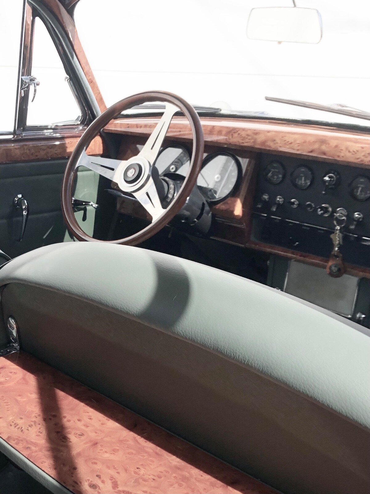 Jaguar-MK2-1963-Sedan-4