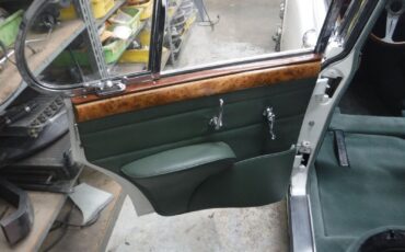 Jaguar-MK2-1963-Sedan-9