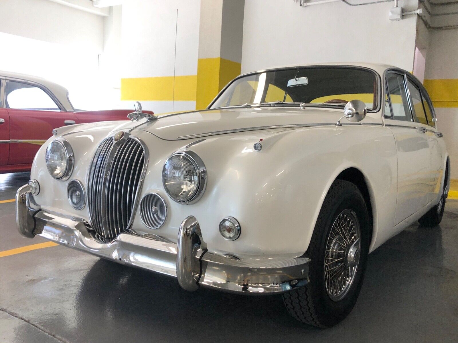 Jaguar-MK2-1963-Sedan
