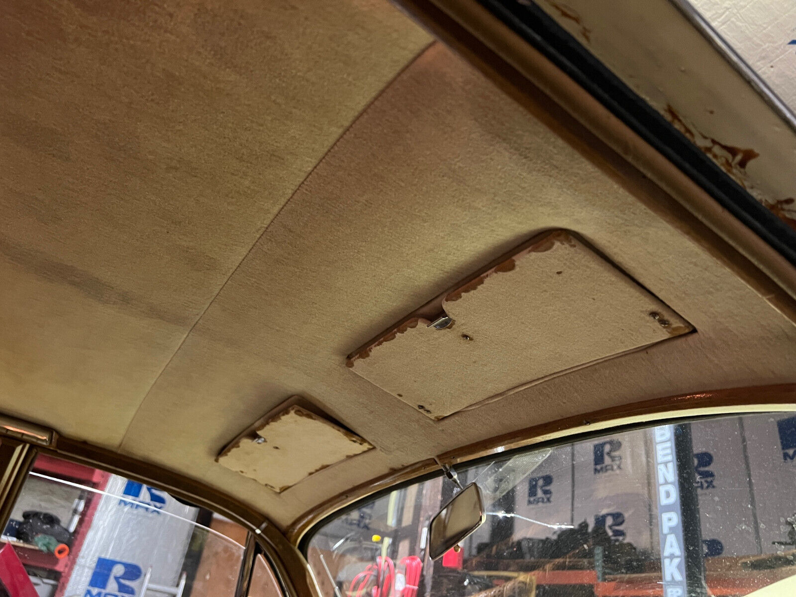 Jaguar-MK2-3.8-1959-Sedan-27