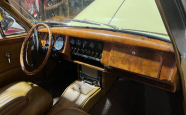 Jaguar-MK2-3.8-1959-Sedan-28