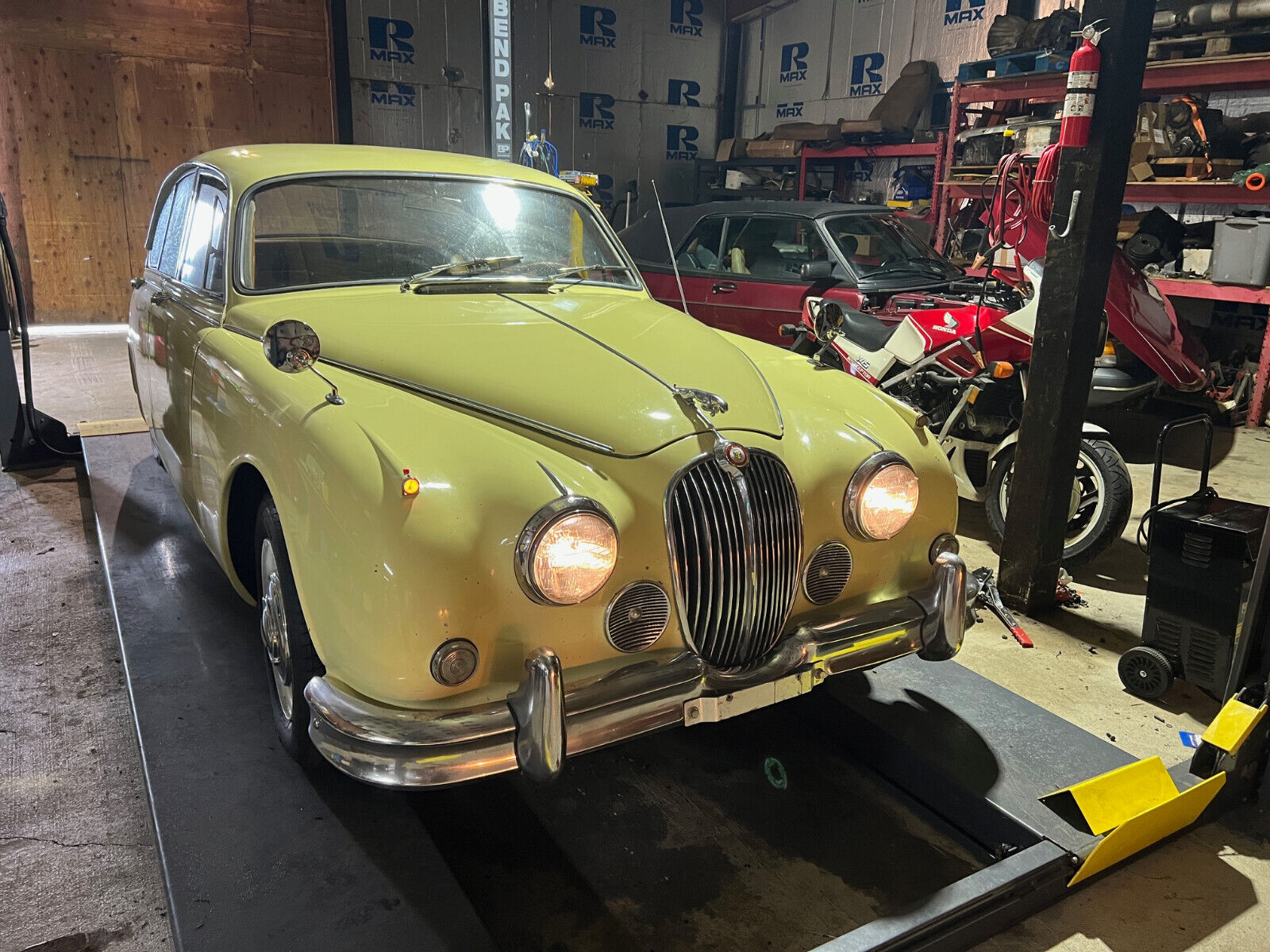 Jaguar-MK2-3.8-1959-Sedan