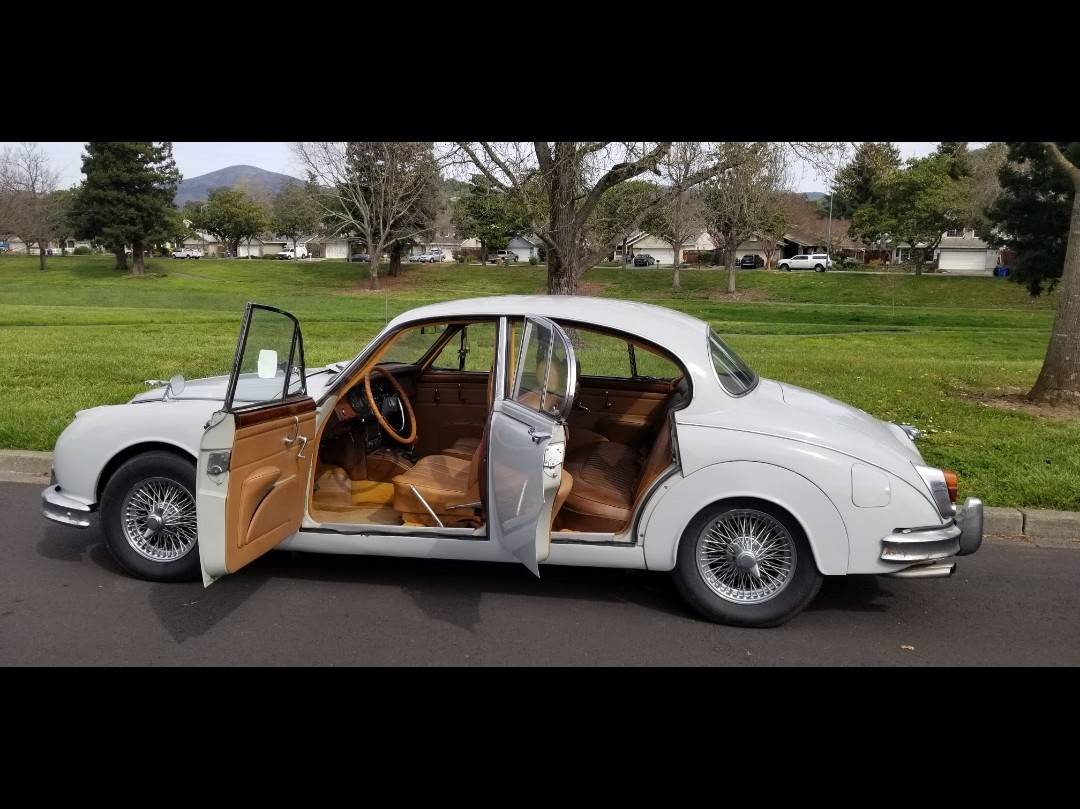 Jaguar-Mark-2-1961-white-3