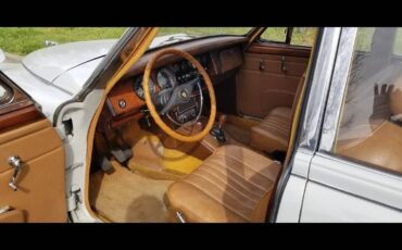Jaguar-Mark-2-1961-white-4