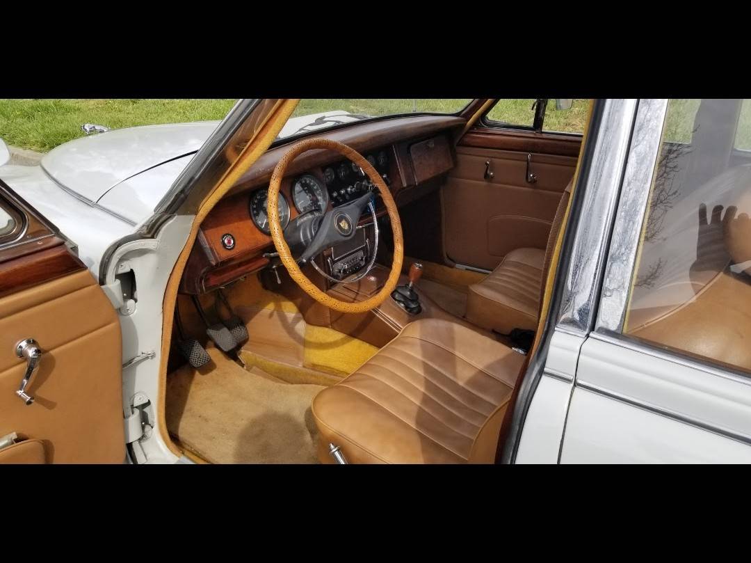 Jaguar-Mark-2-1961-white-4
