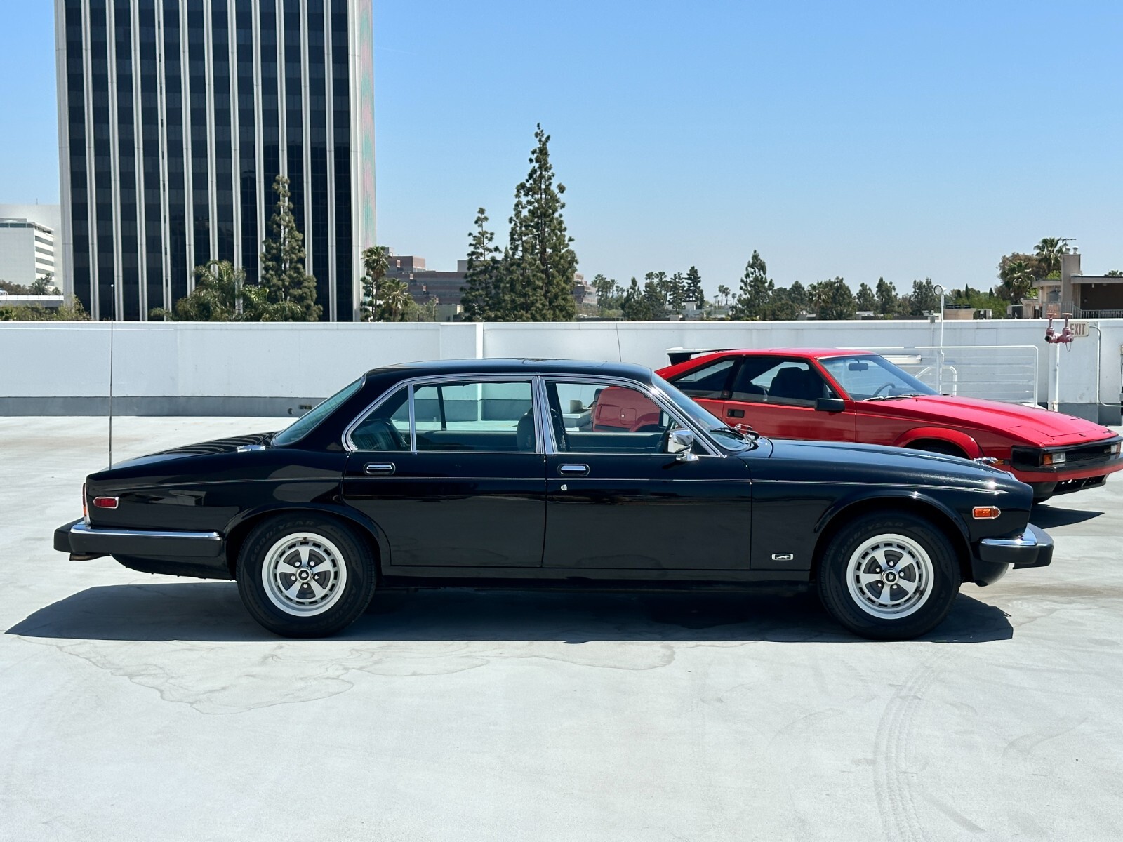 Jaguar-XJ-1985-Sedan-1