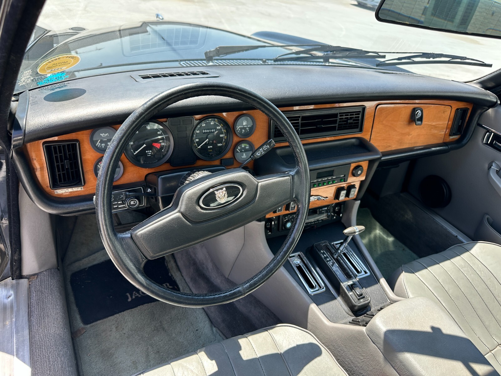 Jaguar-XJ-1985-Sedan-12