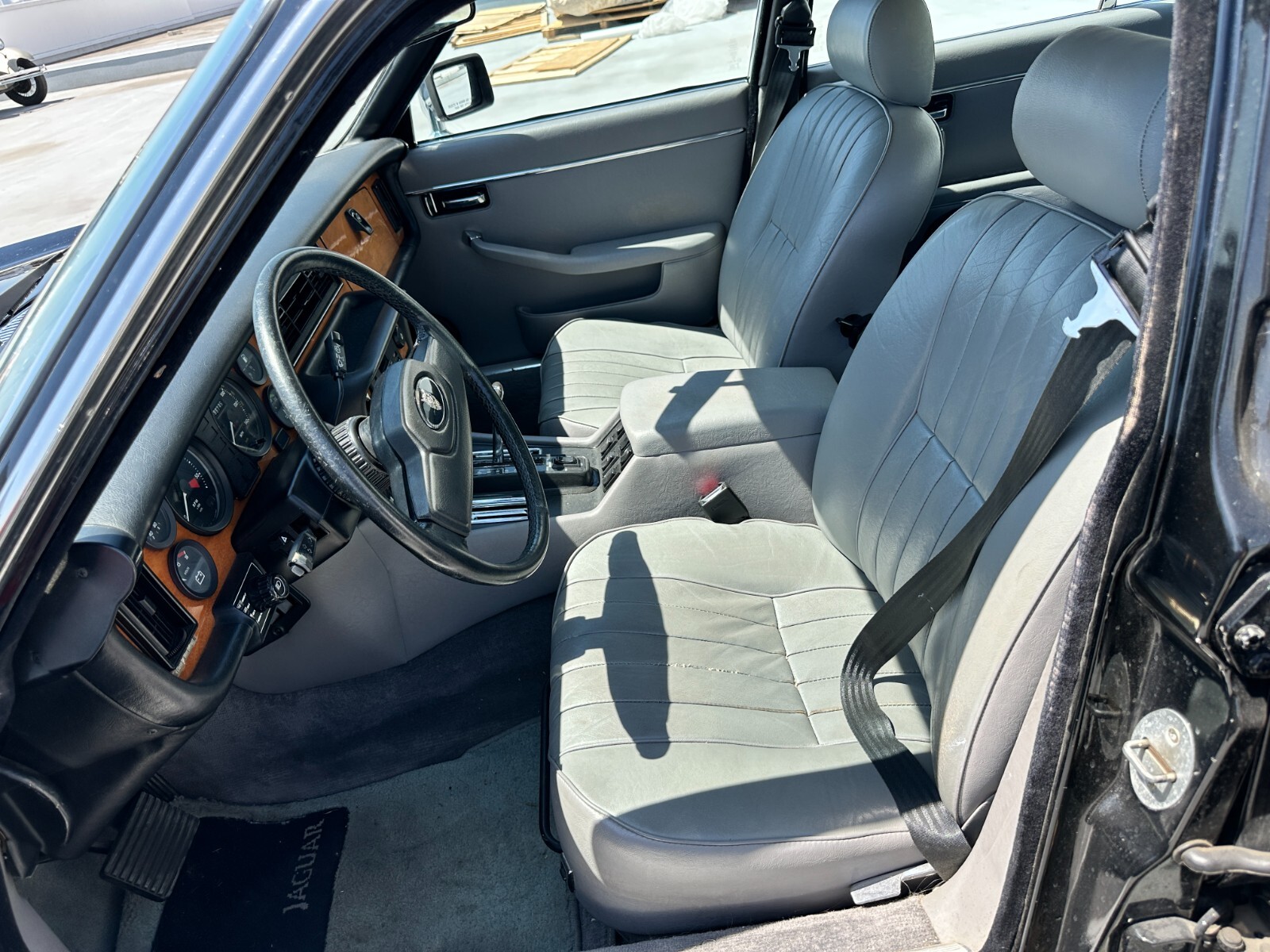 Jaguar-XJ-1985-Sedan-14
