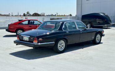Jaguar-XJ-1985-Sedan-2