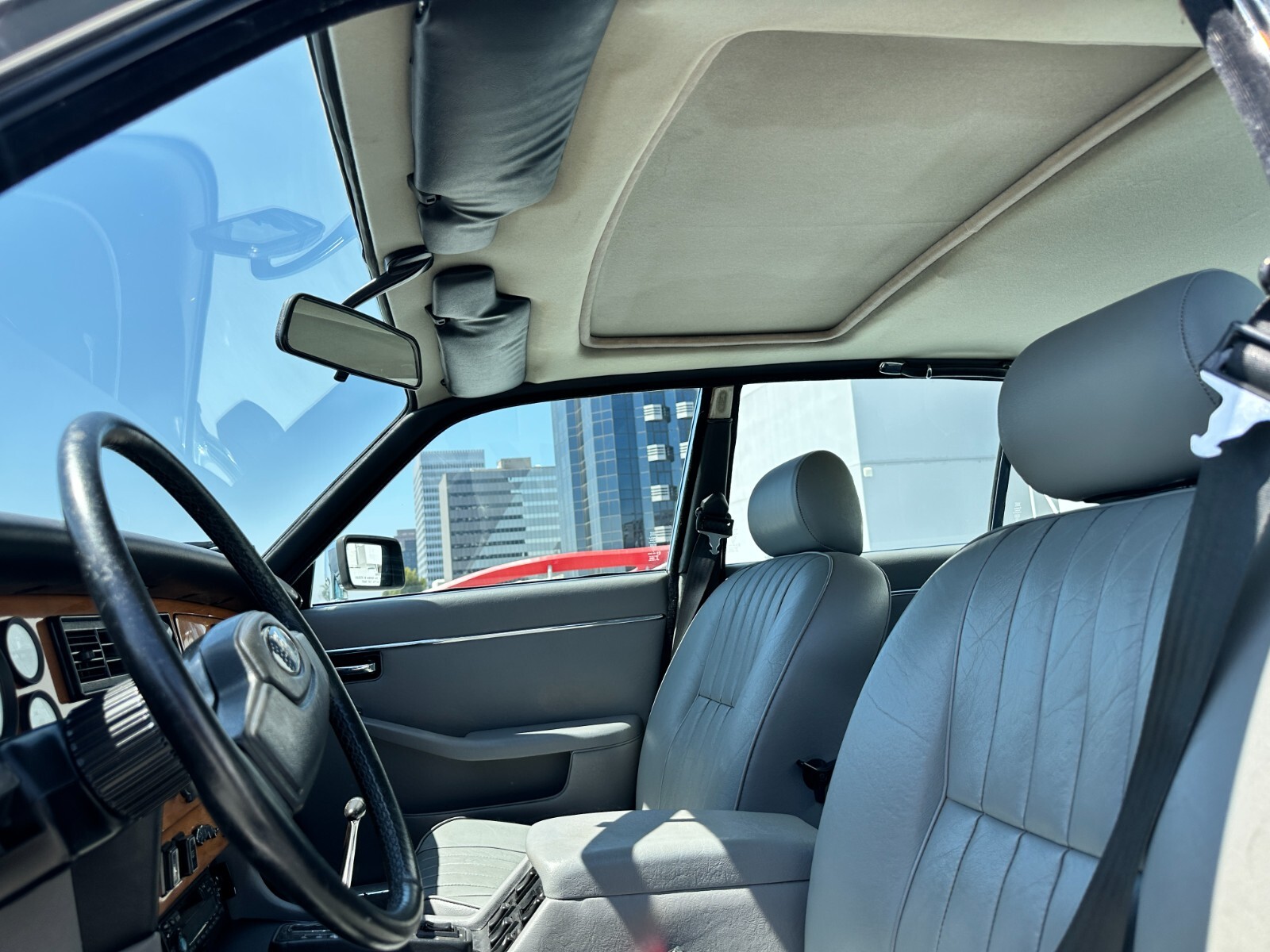 Jaguar-XJ-1985-Sedan-22