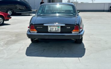 Jaguar-XJ-1985-Sedan-3