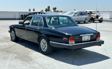 Jaguar-XJ-1985-Sedan-4