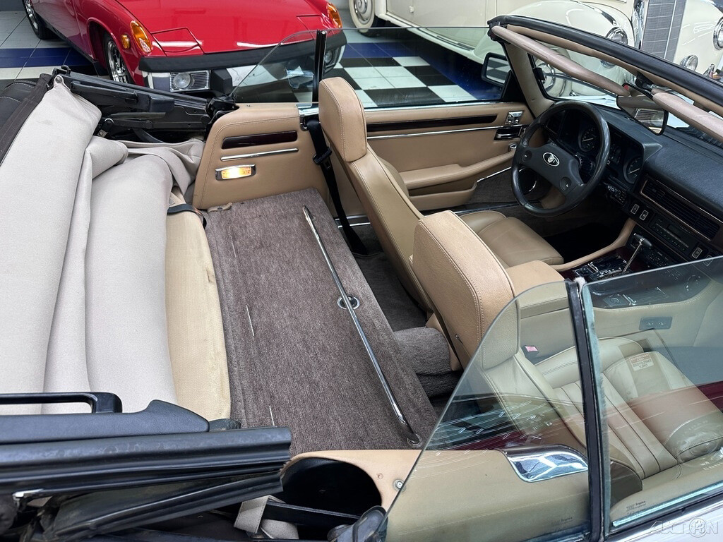 Jaguar-XJ-1989-Convertible-14
