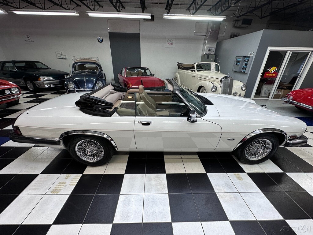 Jaguar-XJ-1989-Convertible-15