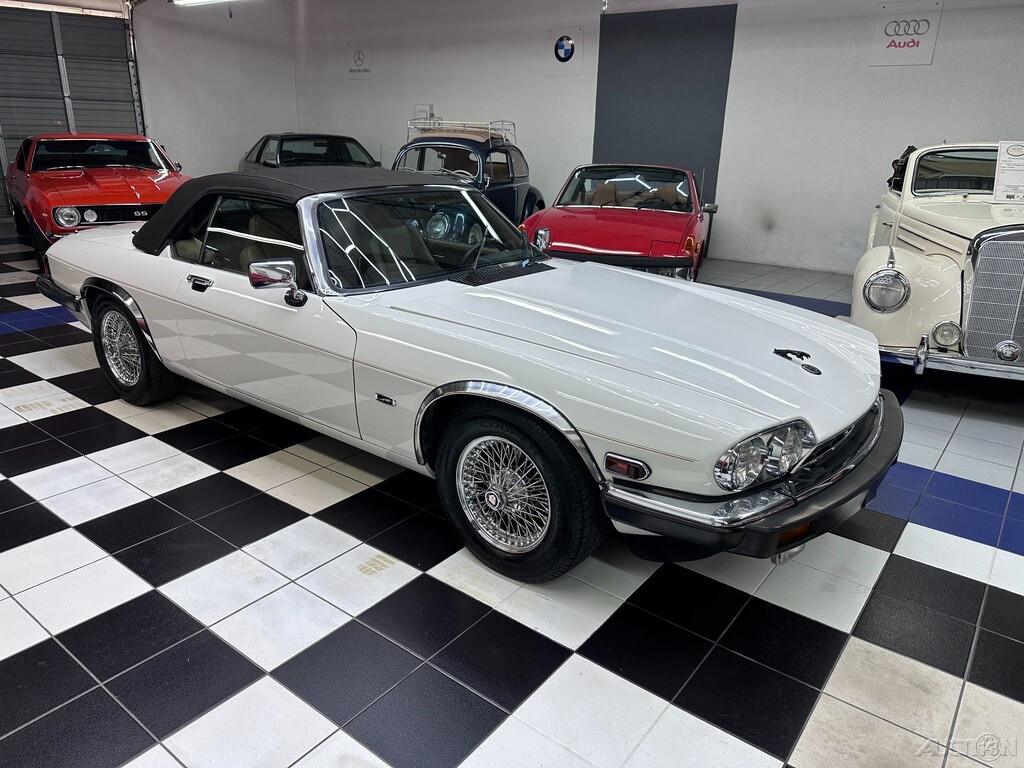 Jaguar-XJ-1989-Convertible-18