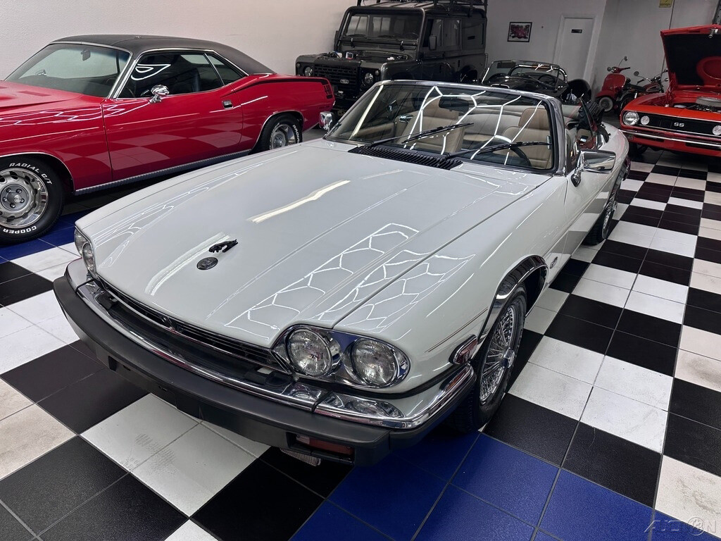 Jaguar-XJ-1989-Convertible-3