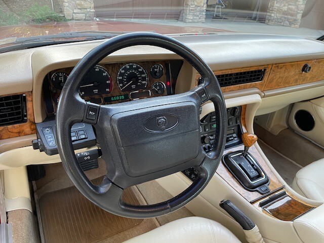 Jaguar-XJ-1993-Sedan-12