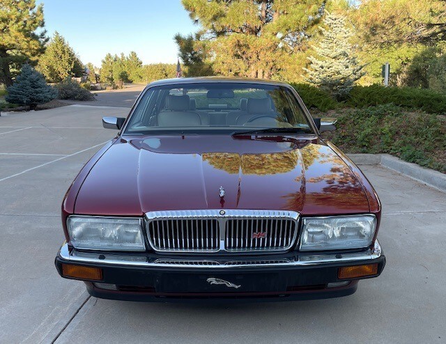 Jaguar-XJ-1993-Sedan-2