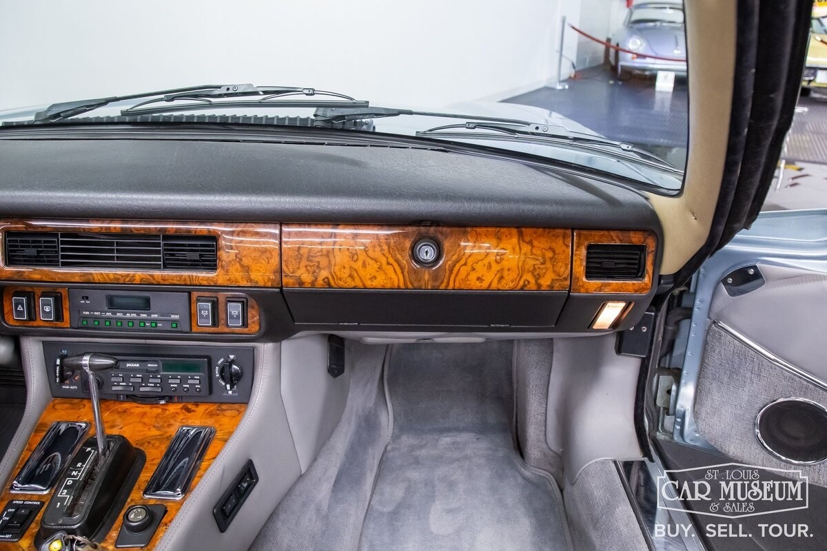 Jaguar-XJ-S-1990-Convertible-37