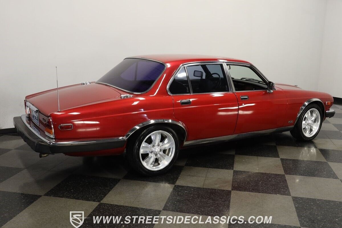 Jaguar-XJ6-1985-Sedan-11