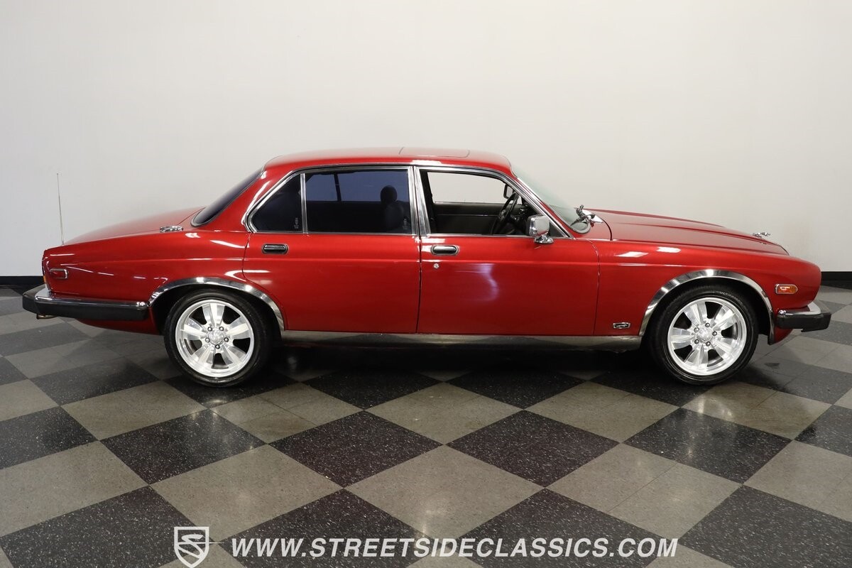 Jaguar-XJ6-1985-Sedan-12
