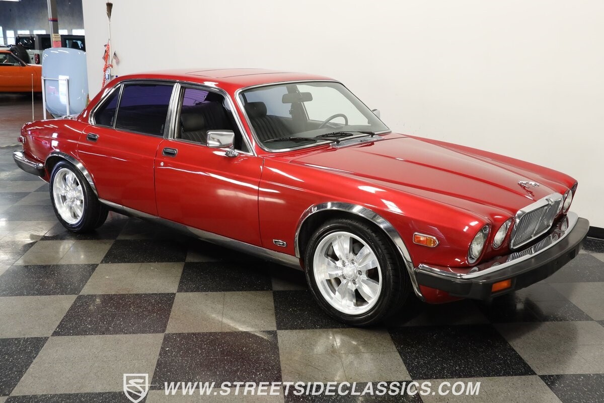 Jaguar-XJ6-1985-Sedan-13