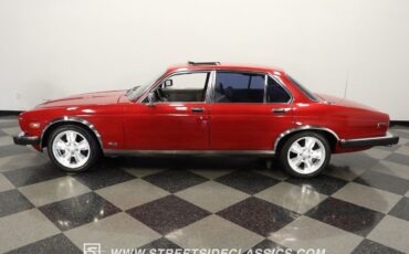 Jaguar-XJ6-1985-Sedan-2