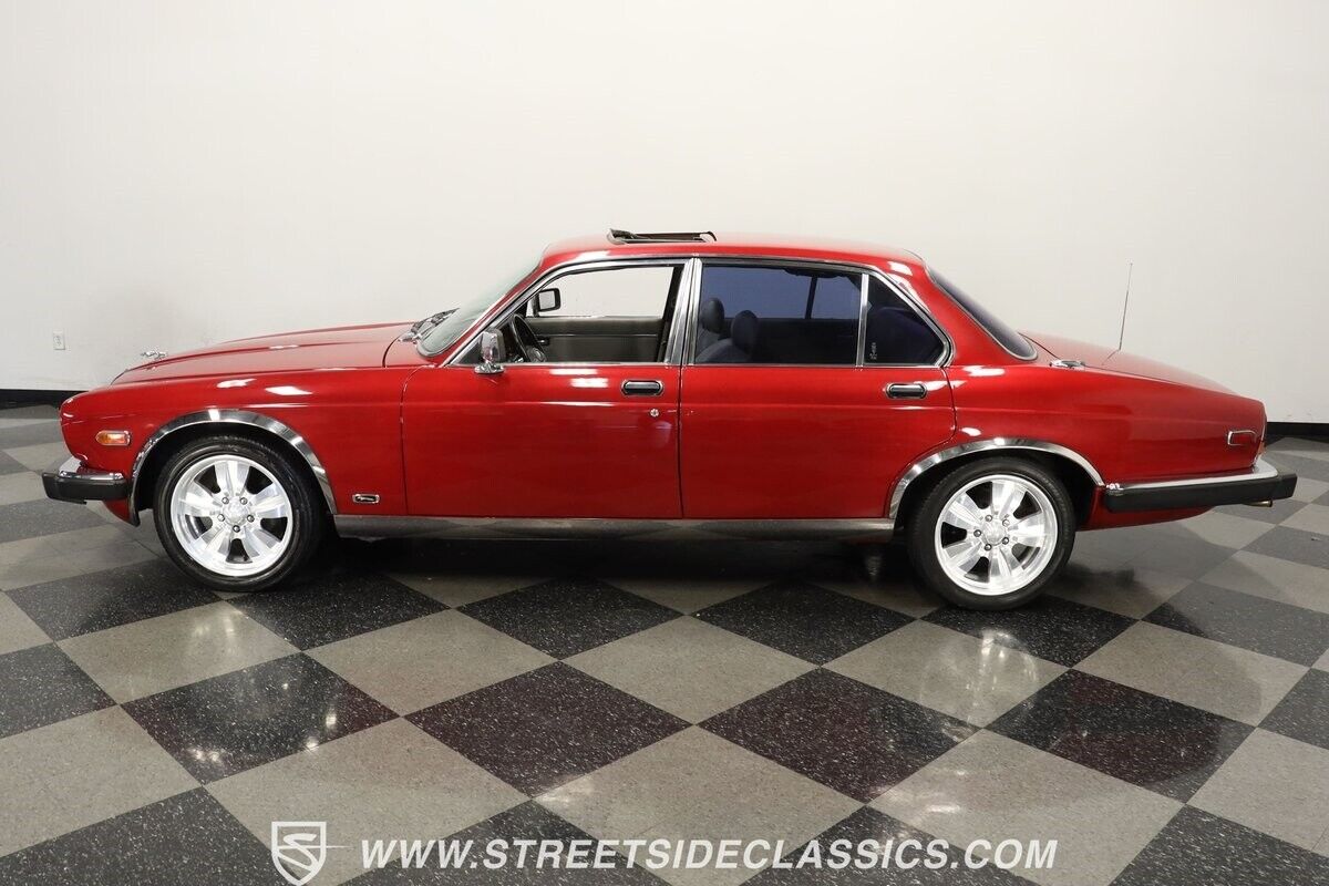 Jaguar-XJ6-1985-Sedan-2