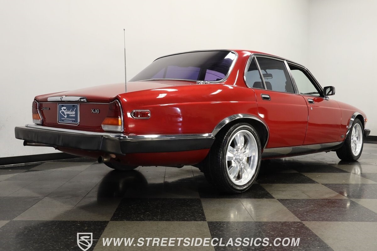 Jaguar-XJ6-1985-Sedan-26