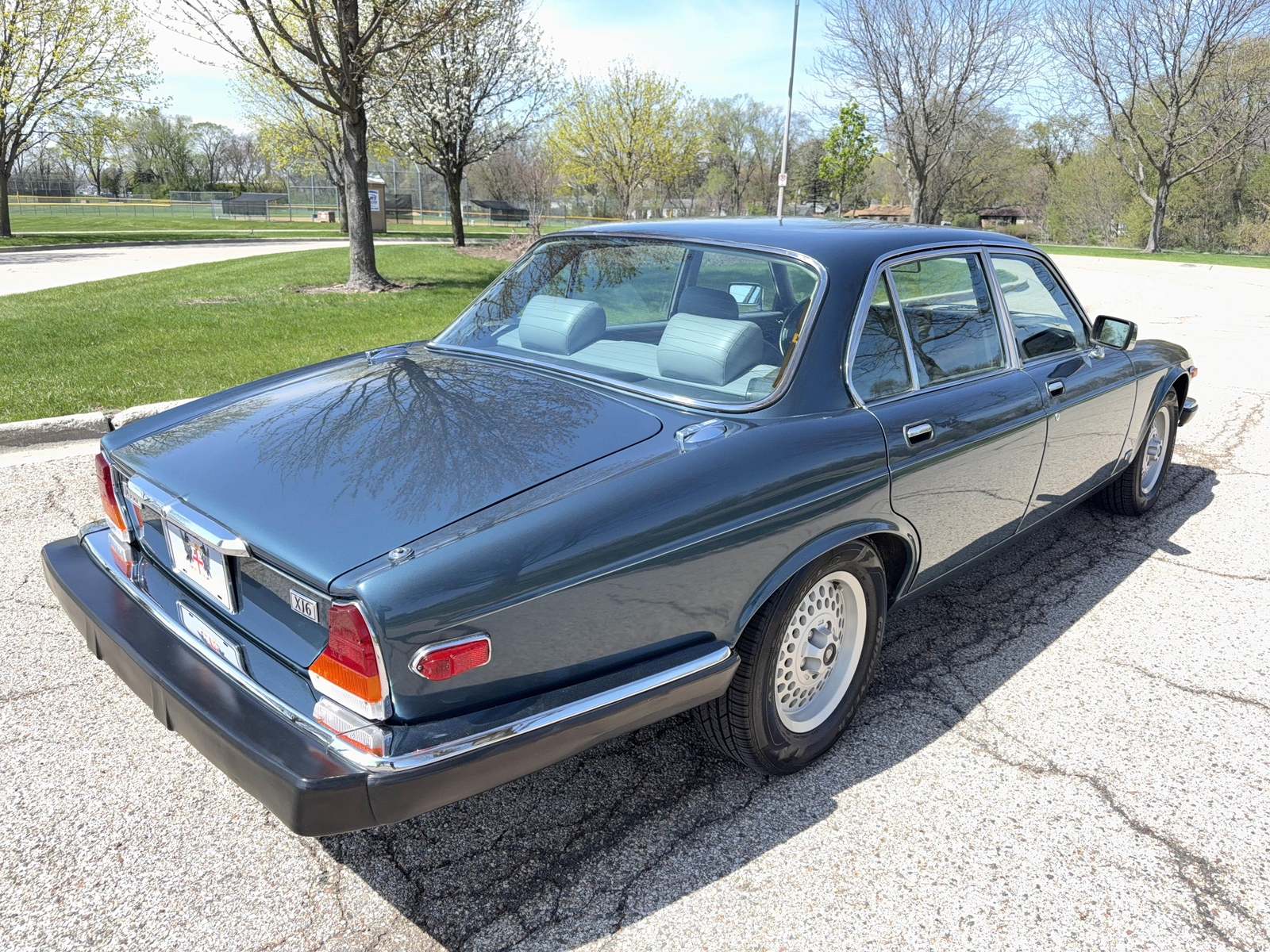Jaguar-XJ6-1986-Sedan-11