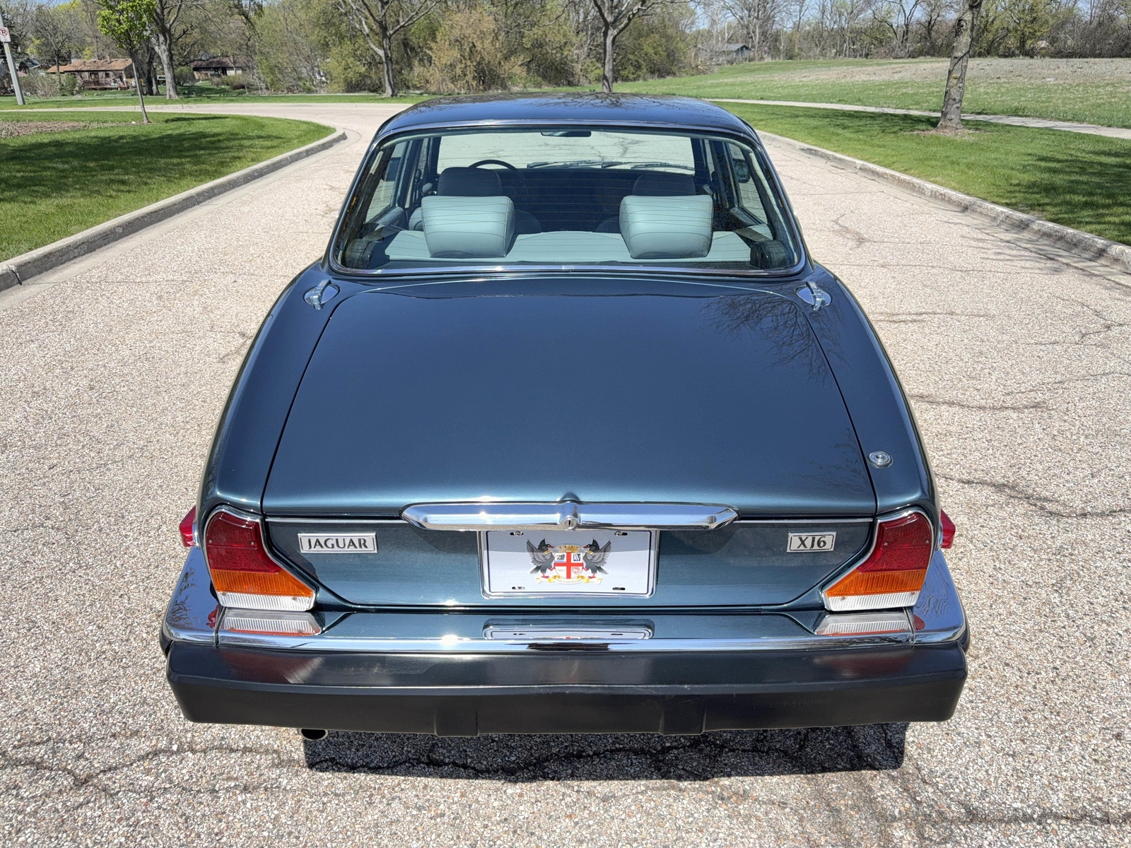 Jaguar-XJ6-1986-Sedan-12