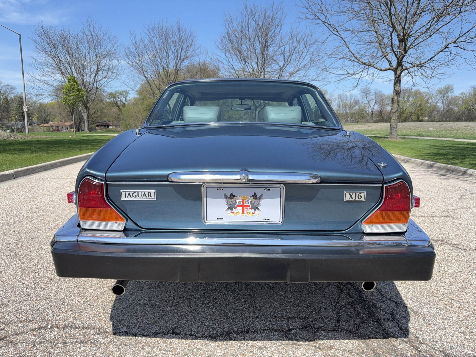 Jaguar-XJ6-1986-Sedan-13