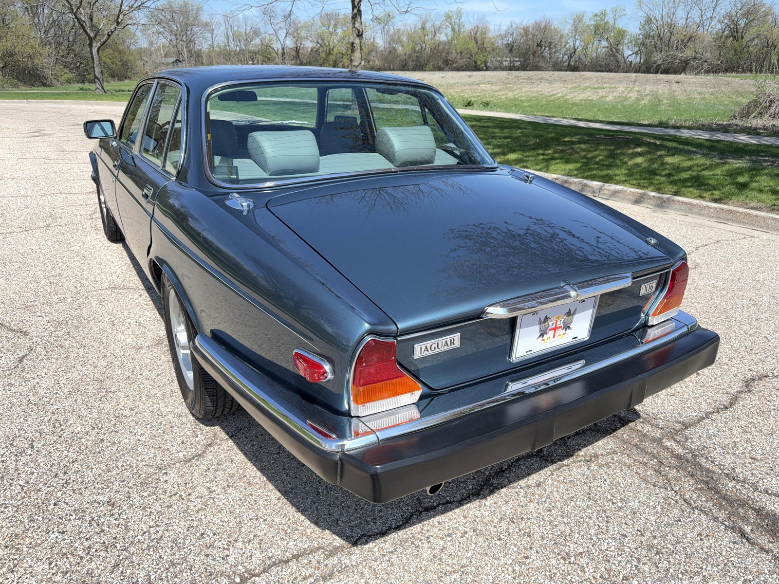 Jaguar-XJ6-1986-Sedan-14