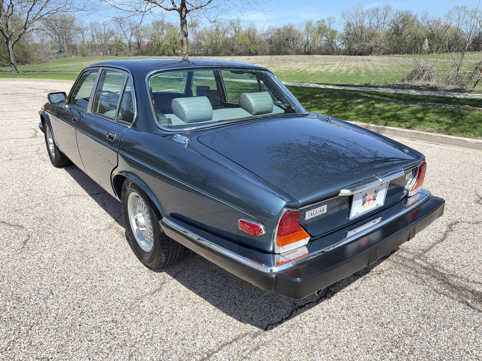 Jaguar-XJ6-1986-Sedan-15