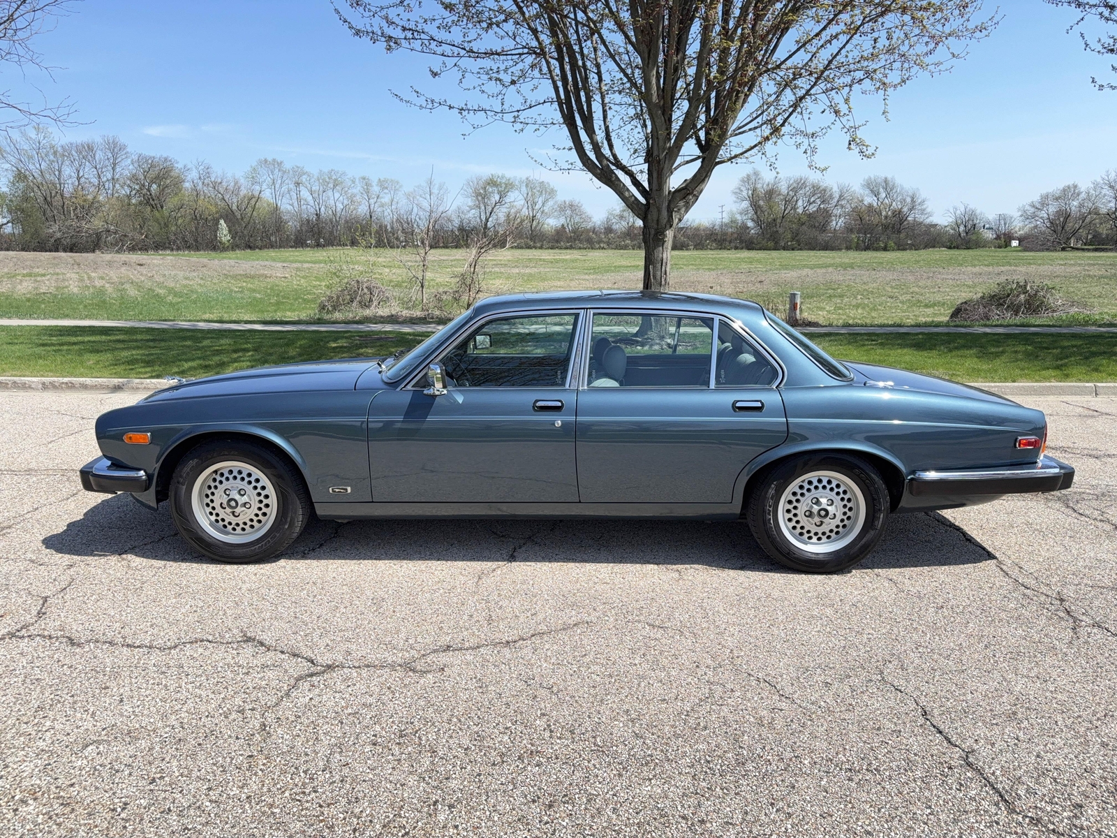 Jaguar-XJ6-1986-Sedan-17