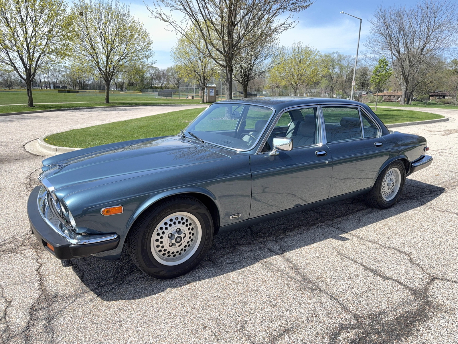 Jaguar-XJ6-1986-Sedan-18