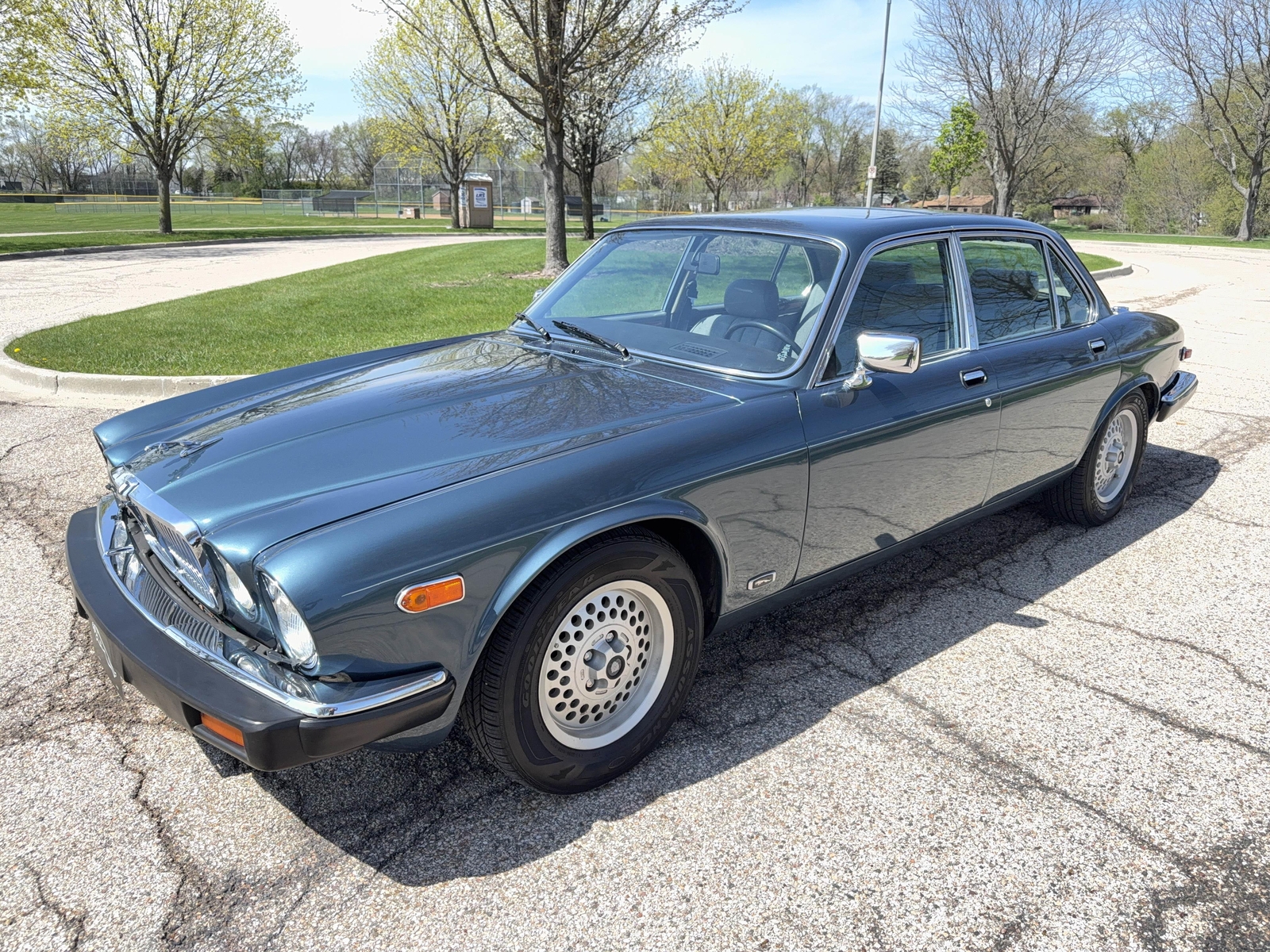 Jaguar-XJ6-1986-Sedan-19