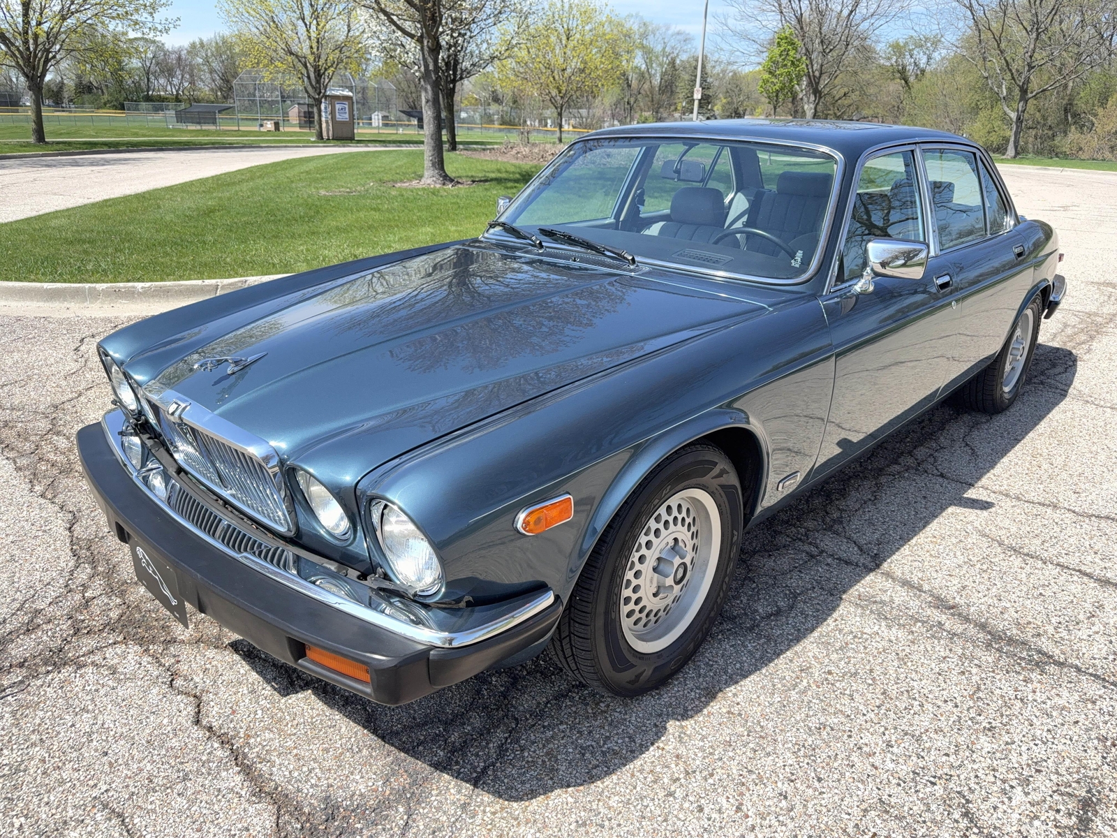 Jaguar-XJ6-1986-Sedan-2